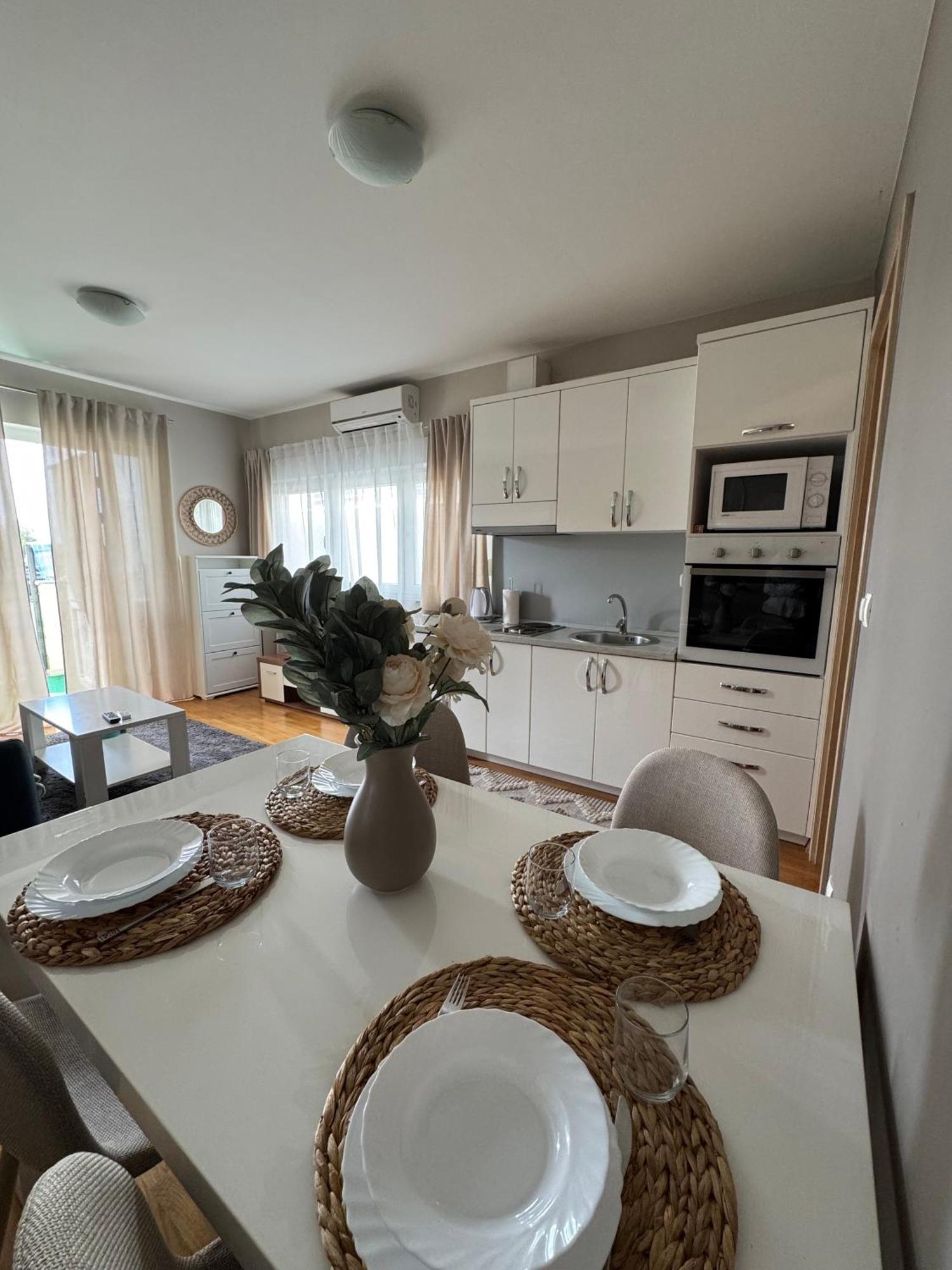 Apartment Tri Sunca Baška Voda Esterno foto